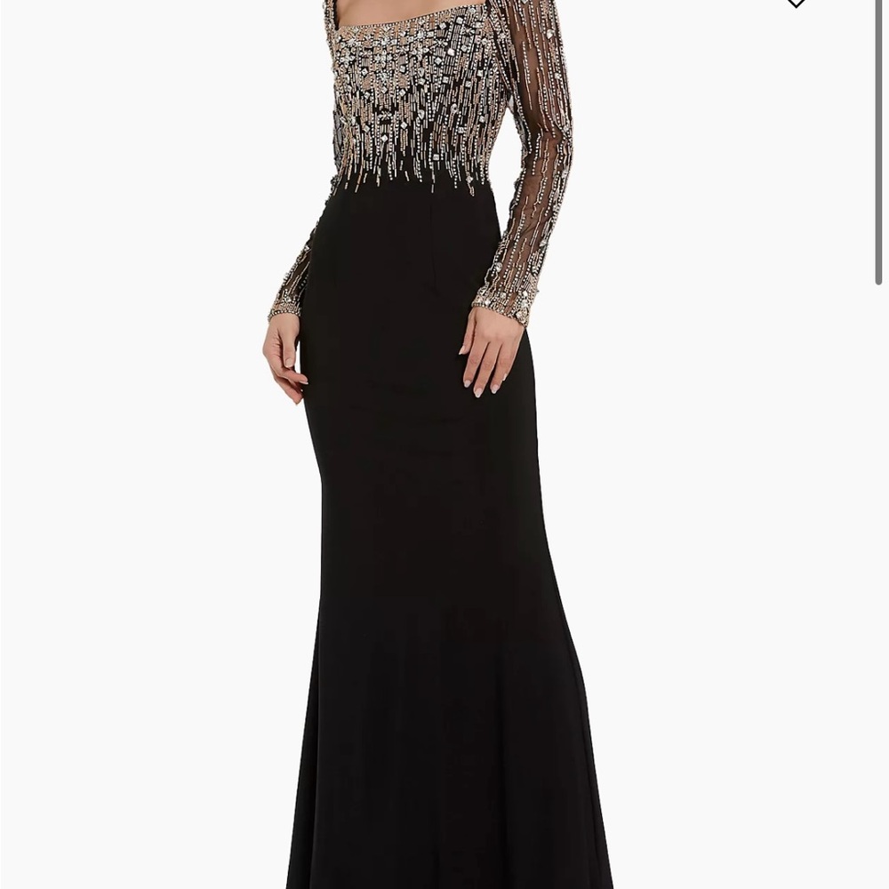 Mac Duggal
Beaded Square Neck Column Gown
Black Gold, Size 10. Worn once